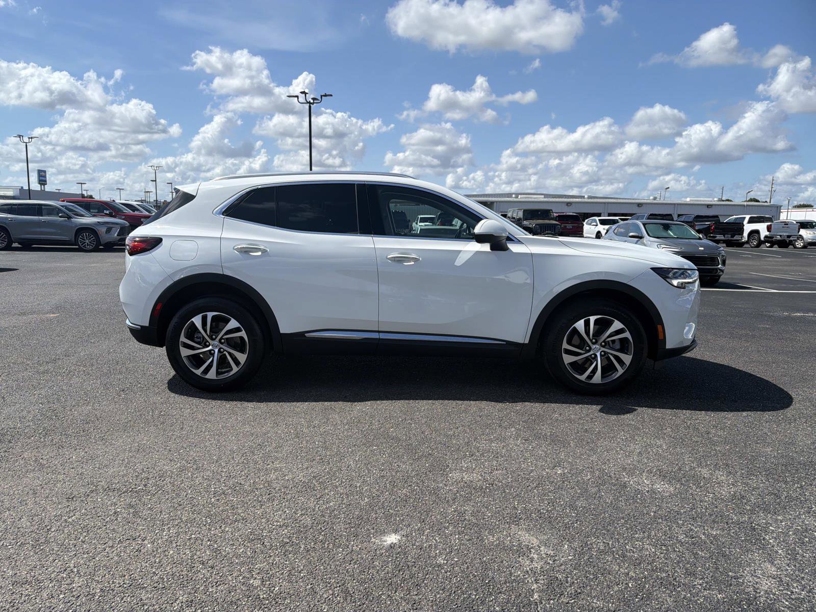 Used 2023 Buick Envision Essence image 2