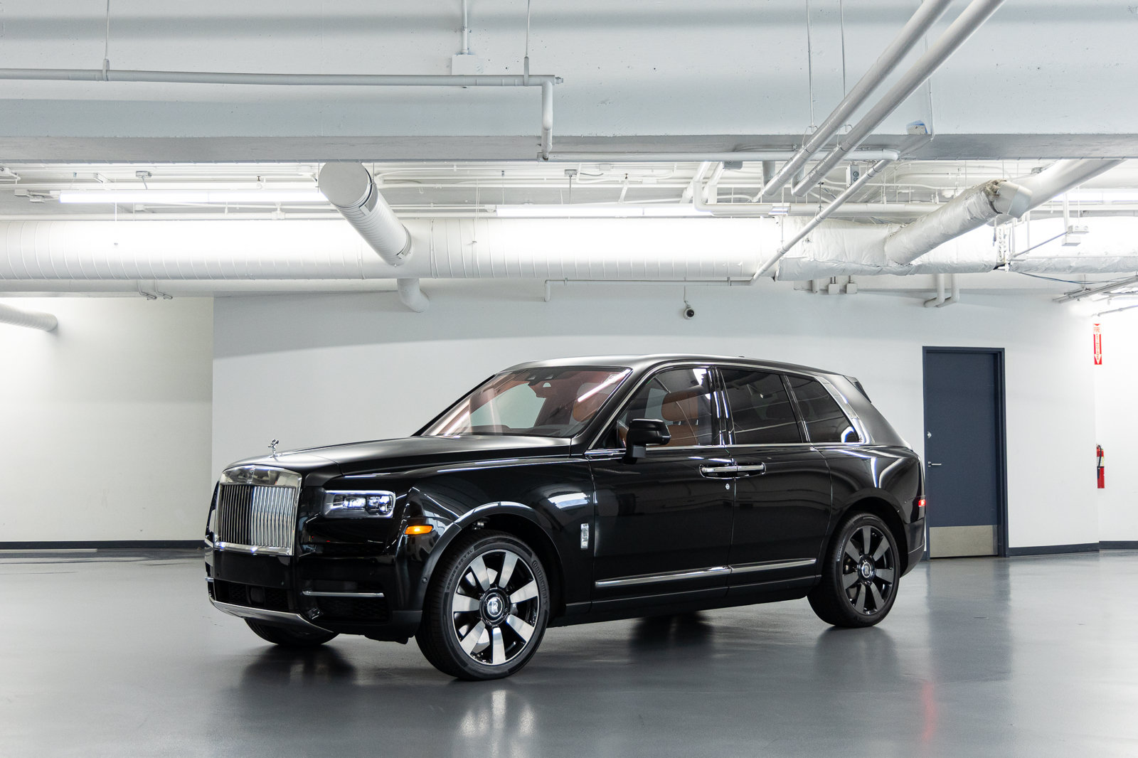 Certified 2024 Rolls-Royce Cullinan AWD/4WD image 2