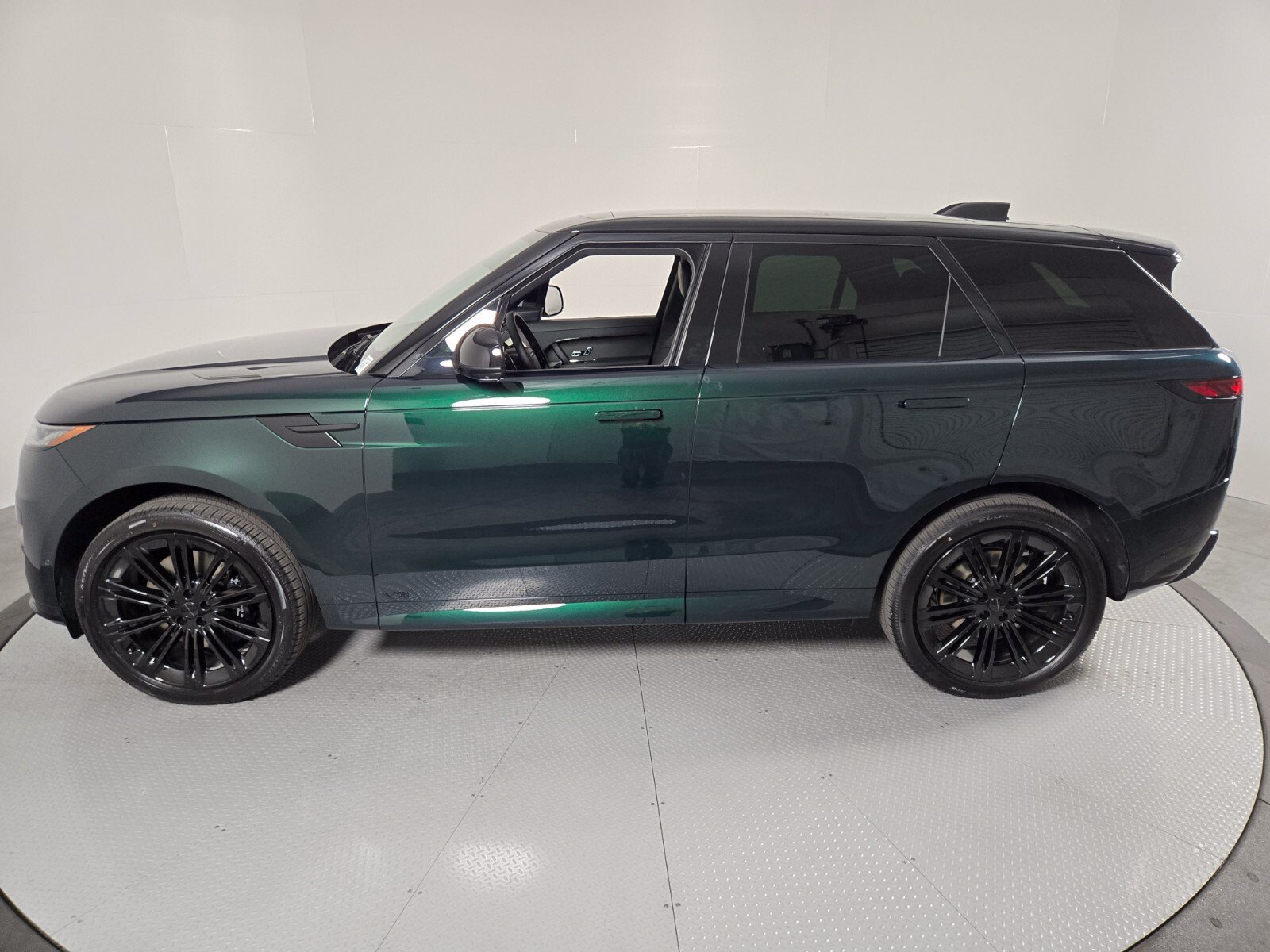New 2027 Land Rover Range Rover Sport Dynamic SE AWD/4WD image 34