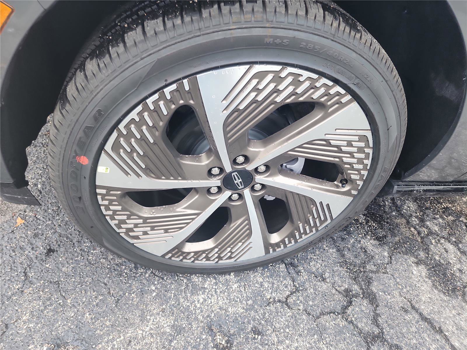 New 2026 Lincoln Navigator L Black Label w/ Black Label Special Edition image 9