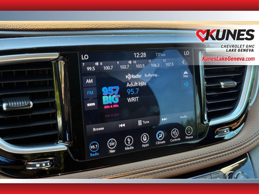 Used 2018 Chrysler Pacifica Limited w/ Advanced Safetytec Group FWD image 23