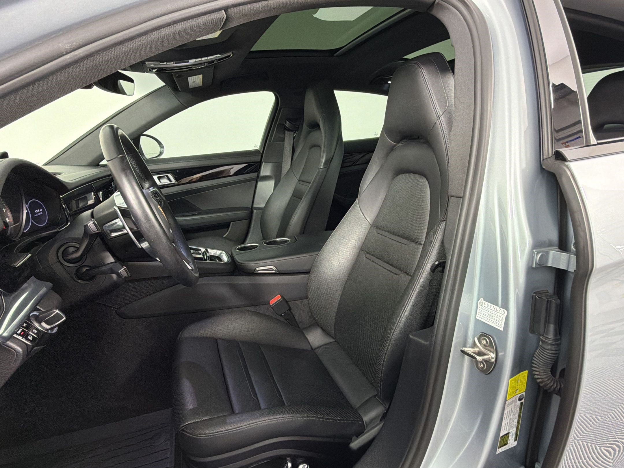 Certified 2019 Porsche Panamera image 5