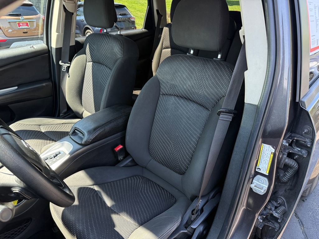 Used 2020 Dodge Journey SE w/ Blacktop Package FWD image 17