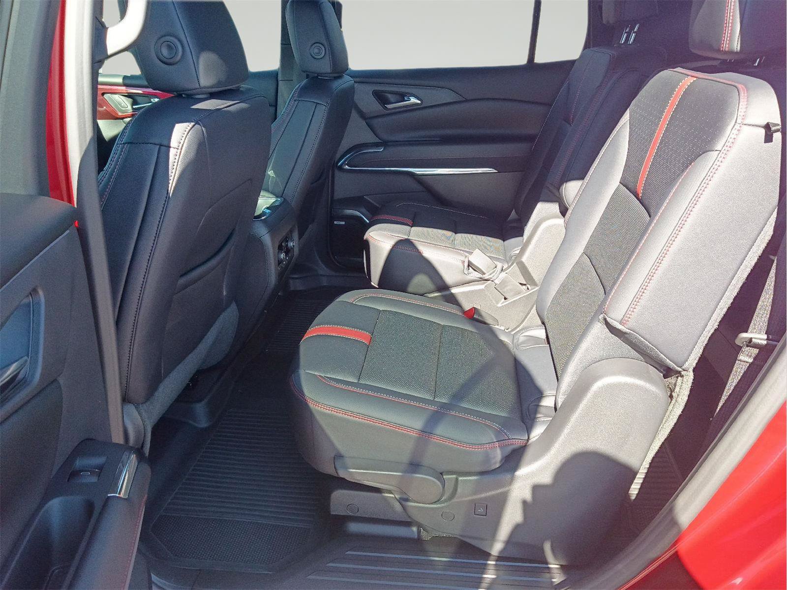 Used 2026 Chevrolet Traverse RS FWD image 32