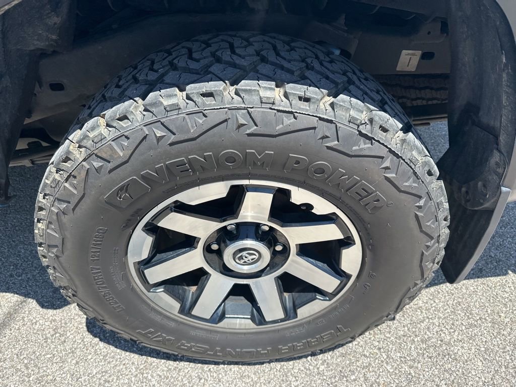 Used 2020 Toyota Tacoma TRD Off-Road w/ Technology Package AWD/4WD image 19