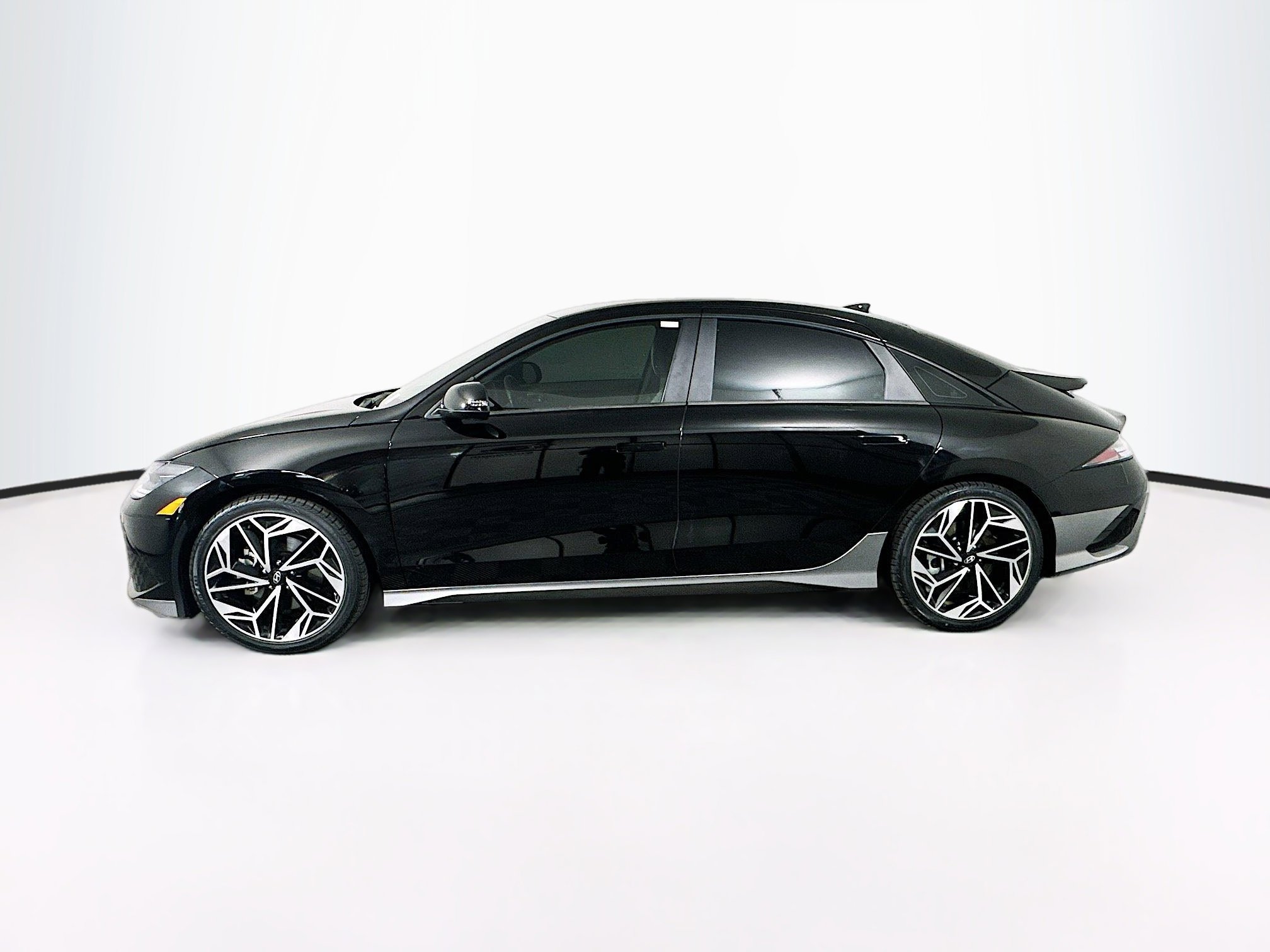 Used 2024 Hyundai Ioniq 6 SEL RWD image 4