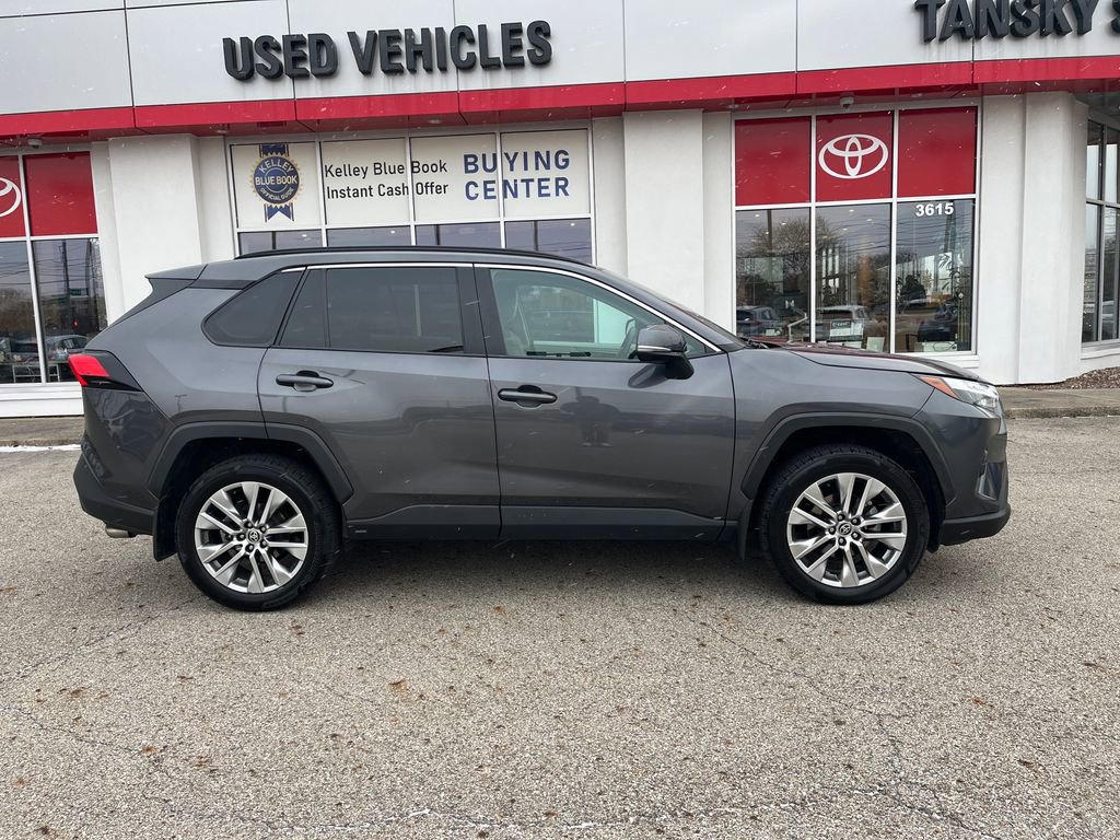 Used 2022 Toyota RAV4 XLE Premium image 6