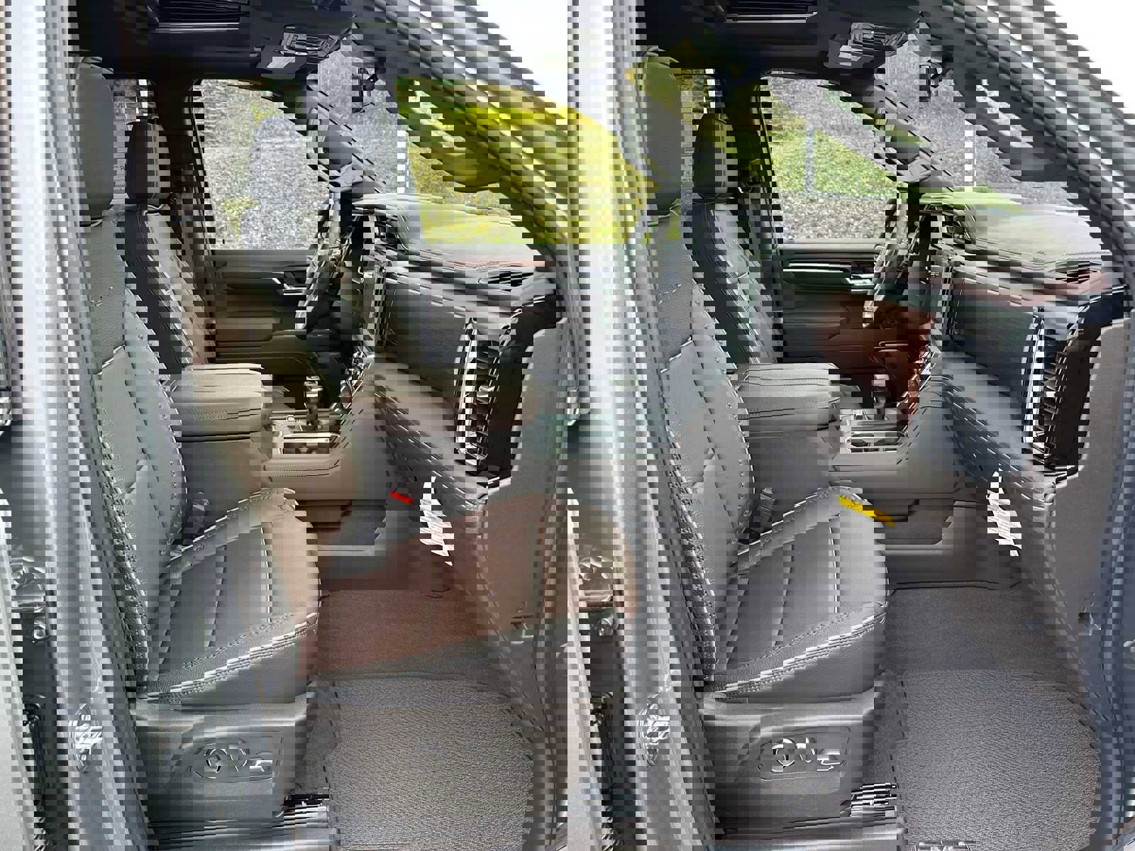 New 2026 GMC Sierra 1500 Denali w/ Denali Reserve Package image 10