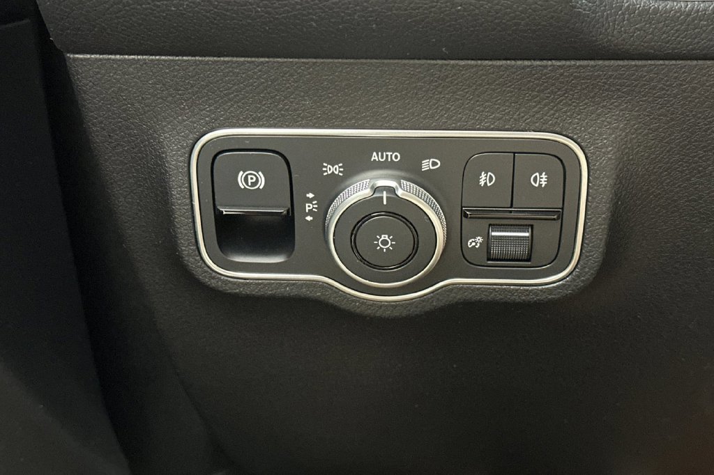 Certified 2026 Mercedes-Benz GLB 250 4MATIC image 32