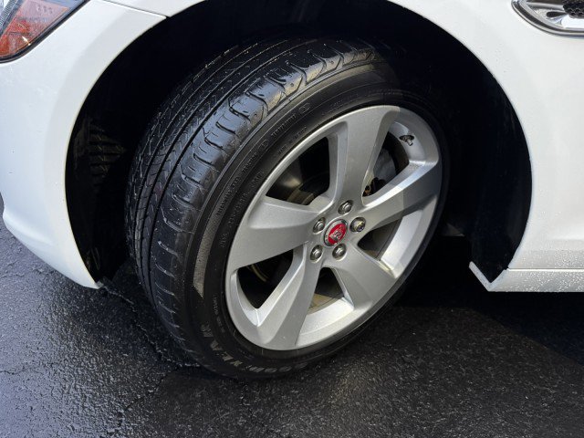 Used 2017 Jaguar XF RWD image 37