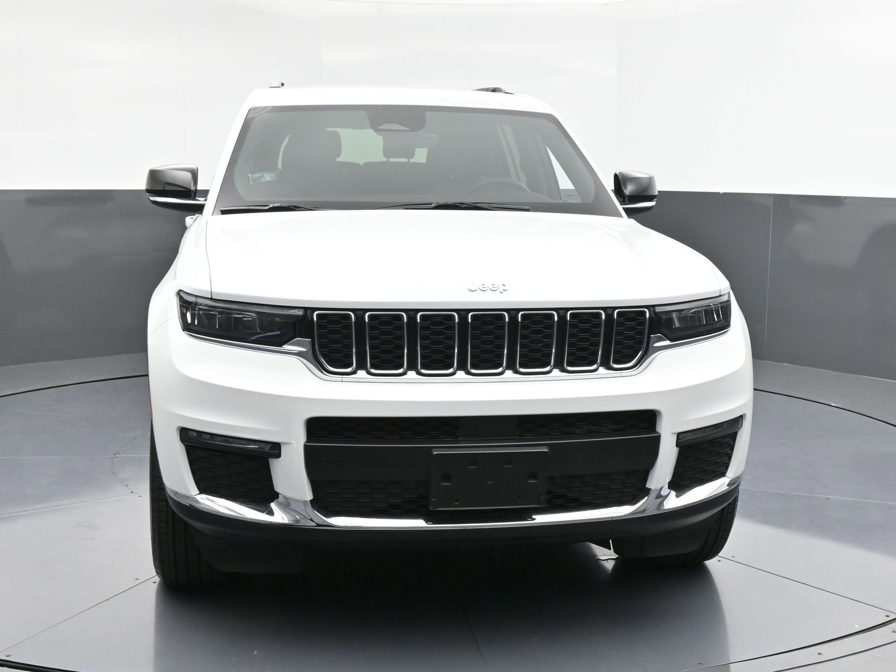 Used 2025 Jeep Grand Cherokee L Limited image 2