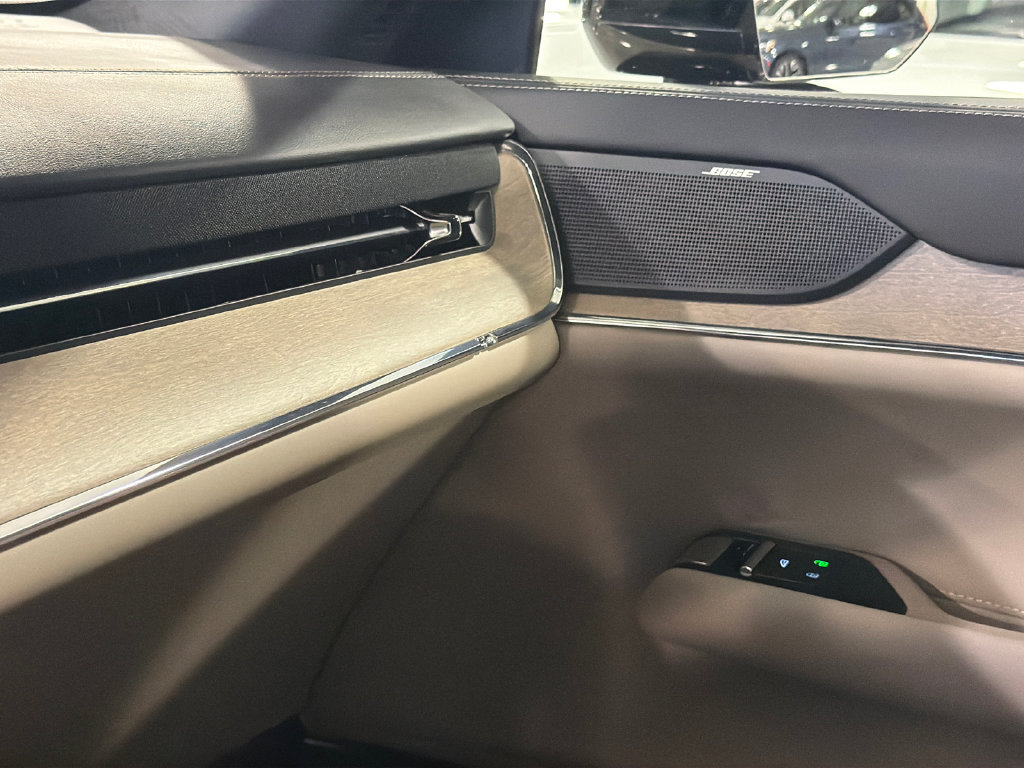 Certified 2025 Volvo EX90 Plus AWD/4WD image 19