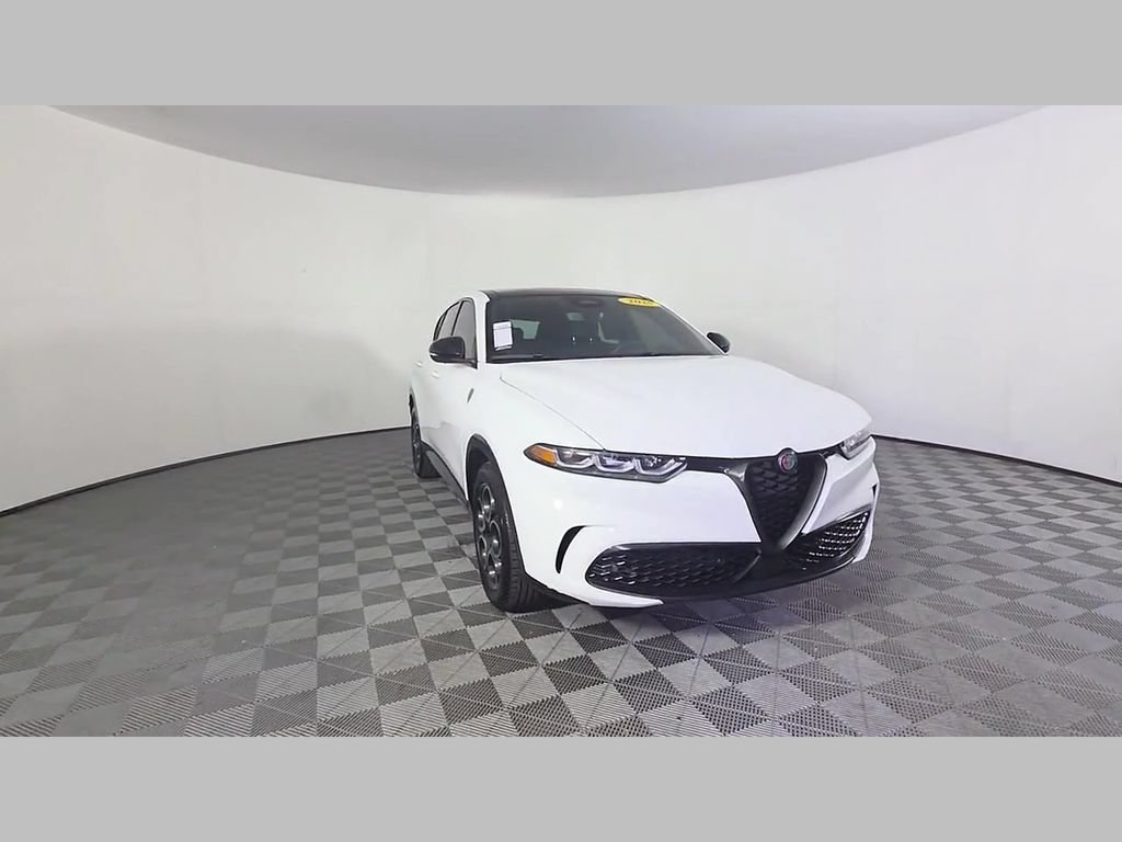 Used 2025 Alfa Romeo Tonale w/ Premium Package AWD/4WD image 51