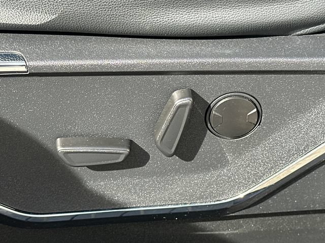Used 2023 Ford F250 Lariat w/ Sport Appearance Package AWD/4WD image 41