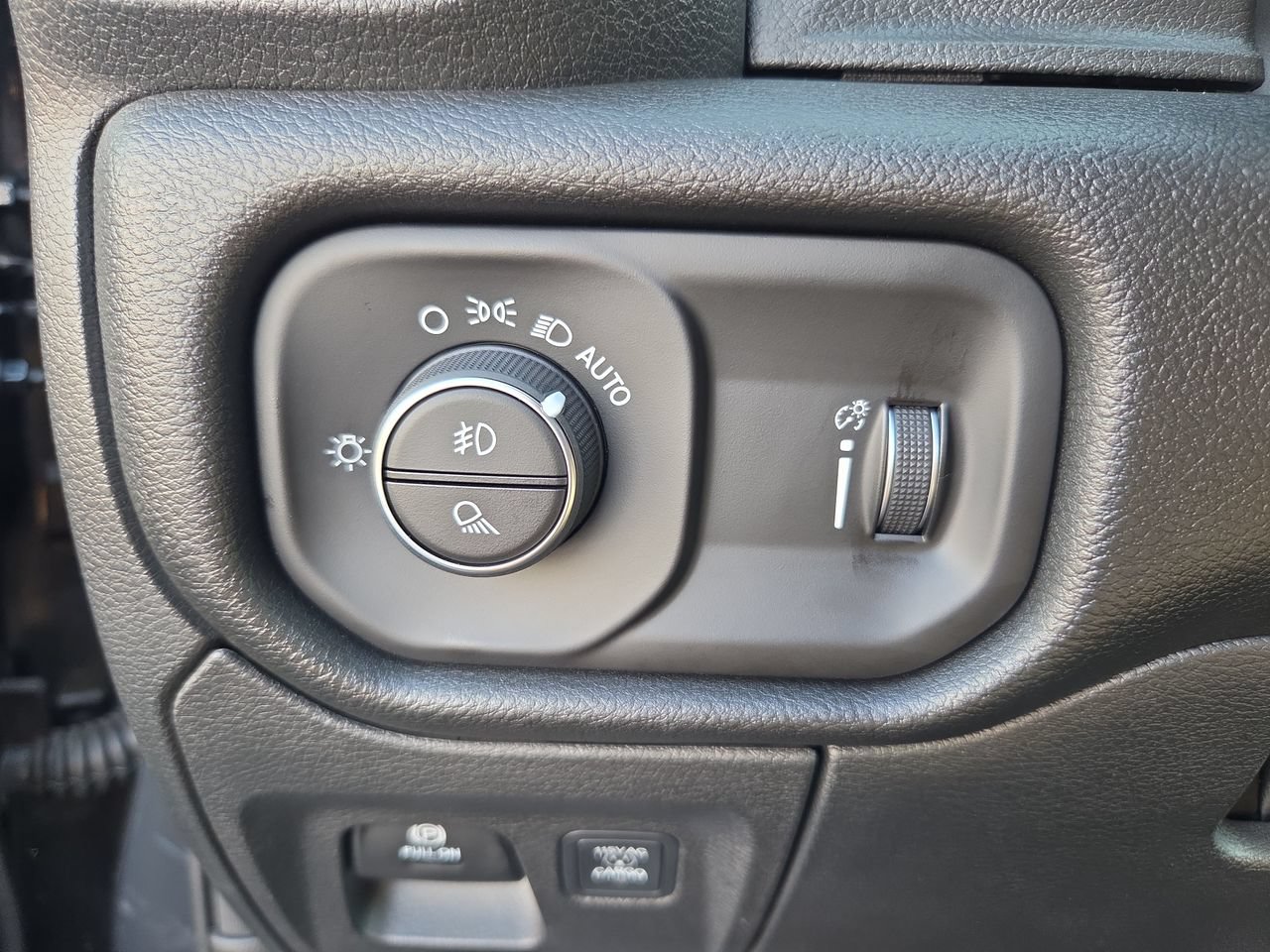 New 2026 RAM 1500 Express AWD/4WD image 15