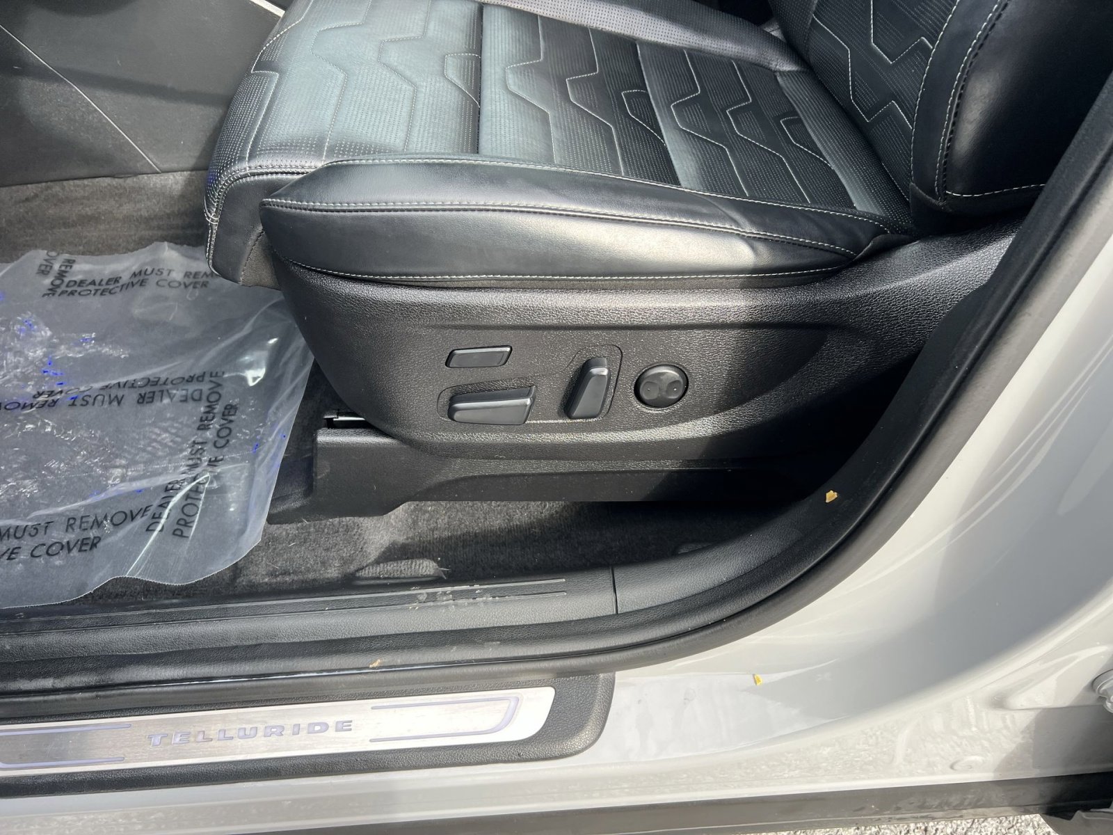 Used 2022 Kia Telluride SX w/ SX Prestige Package image 14