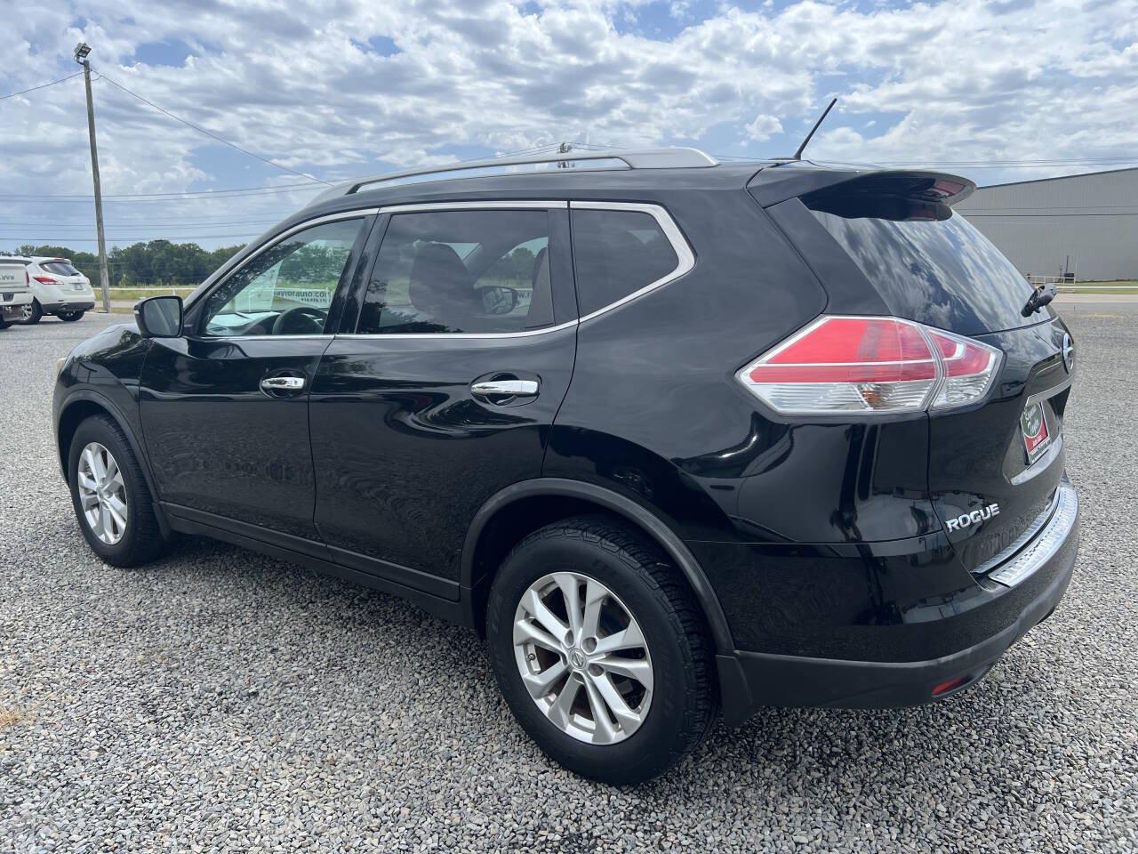 Used 2015 Nissan Rogue SV w/ SV Premium Package FWD image 2