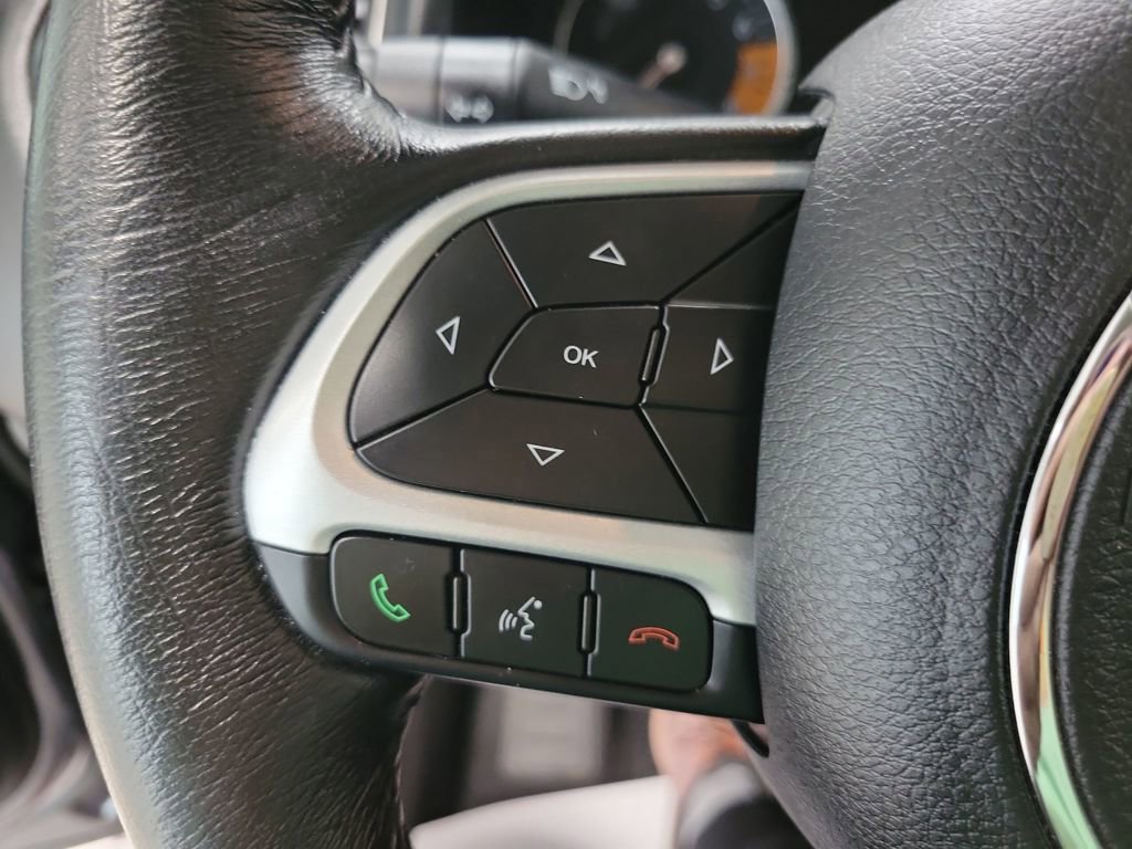 Used 2023 Jeep Renegade Limited image 38