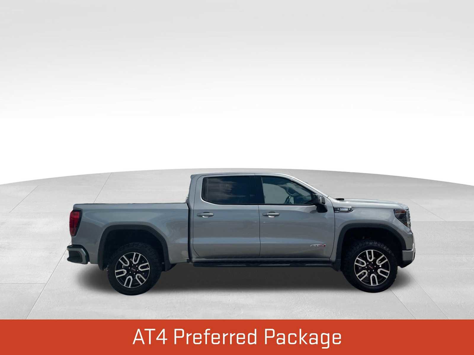 Used 2024 GMC Sierra 1500 AT4 w/ Technology Package AWD/4WD image 4