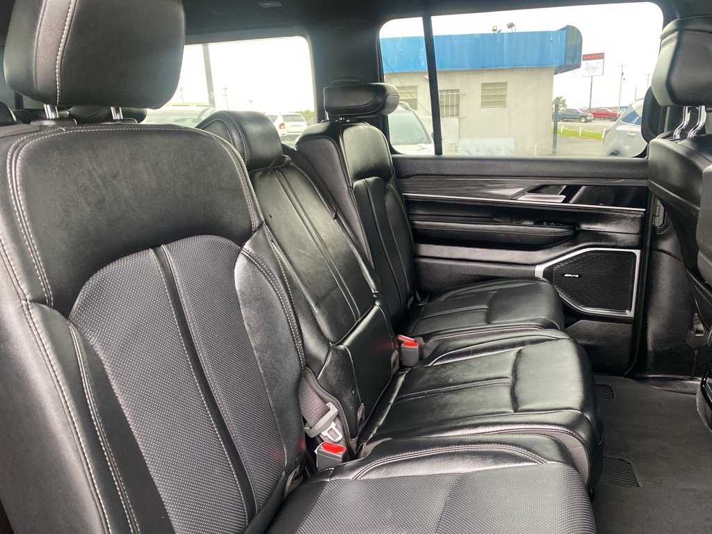 Used 2024 Jeep Wagoneer Series II w/ Flexible Seating Group image 28