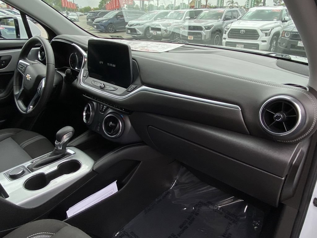 Used 2025 Chevrolet Blazer LT FWD image 17