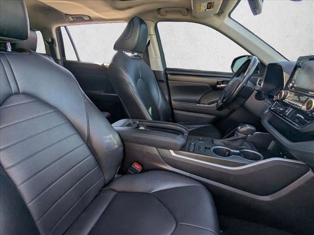 Used 2020 Toyota Highlander XLE image 23