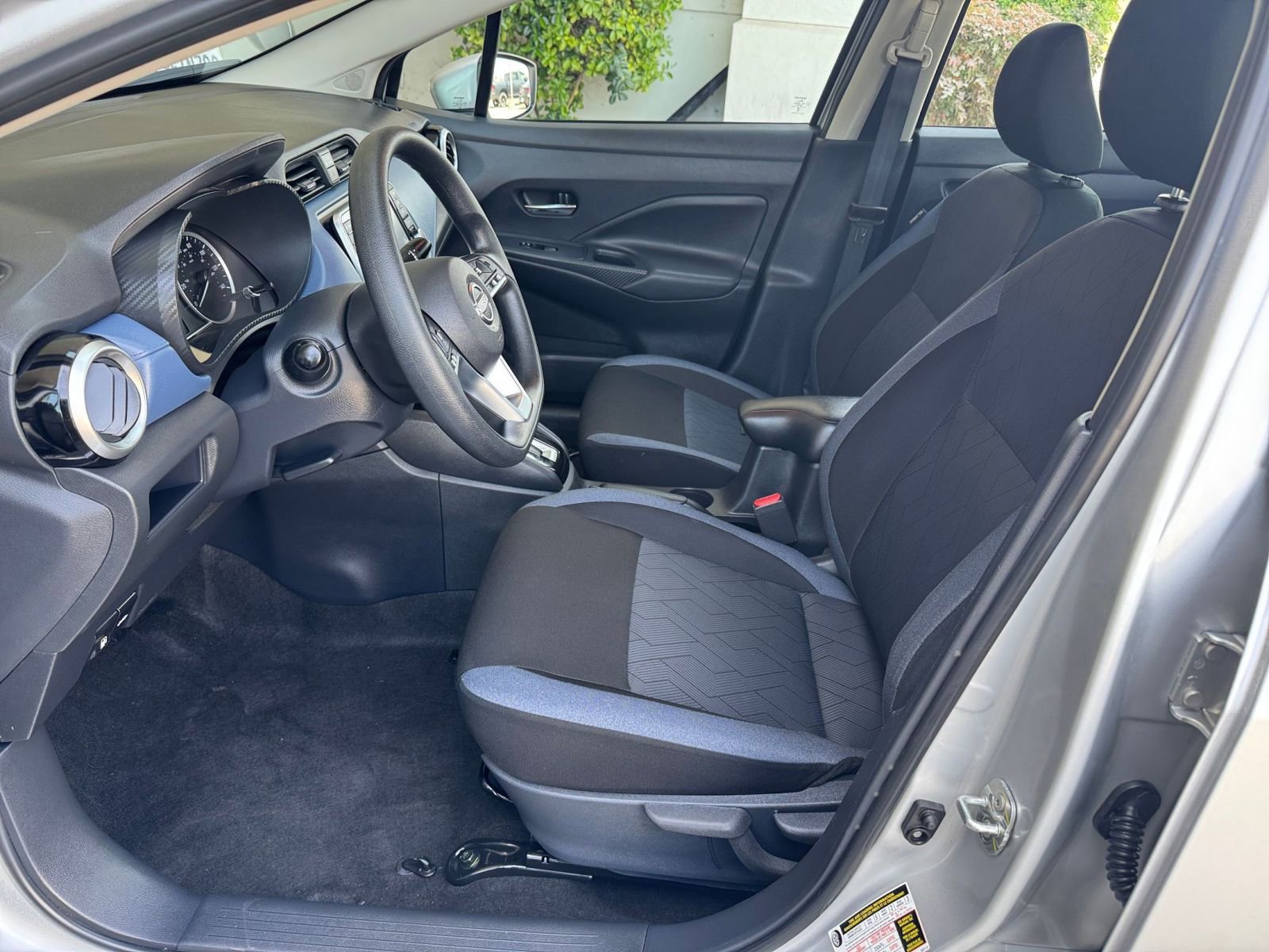 Used 2025 Nissan Versa SV image 28