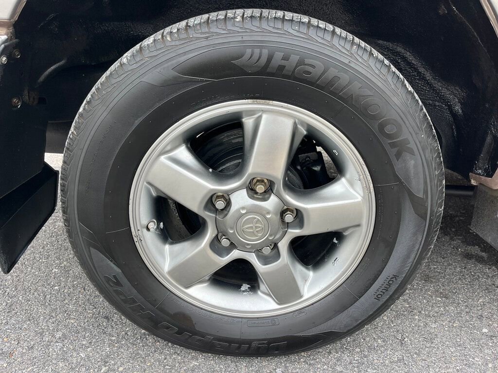 Used 2006 Toyota Land Cruiser image 12