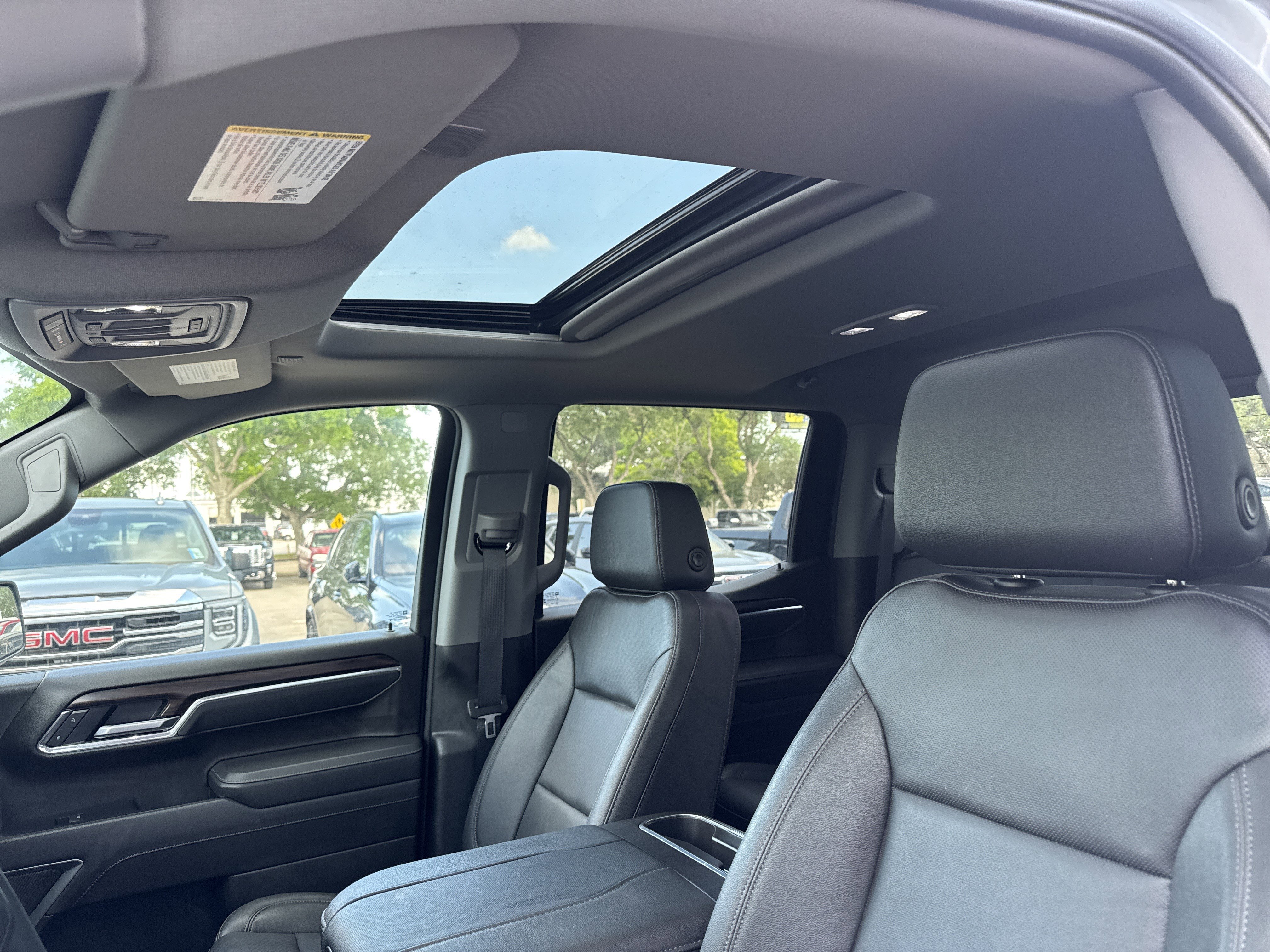 Used 2025 GMC Sierra 1500 SLT image 7