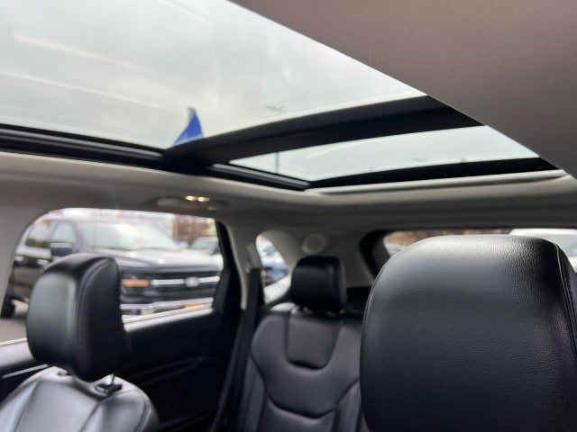Certified 2022 Ford Edge Titanium AWD/4WD image 25