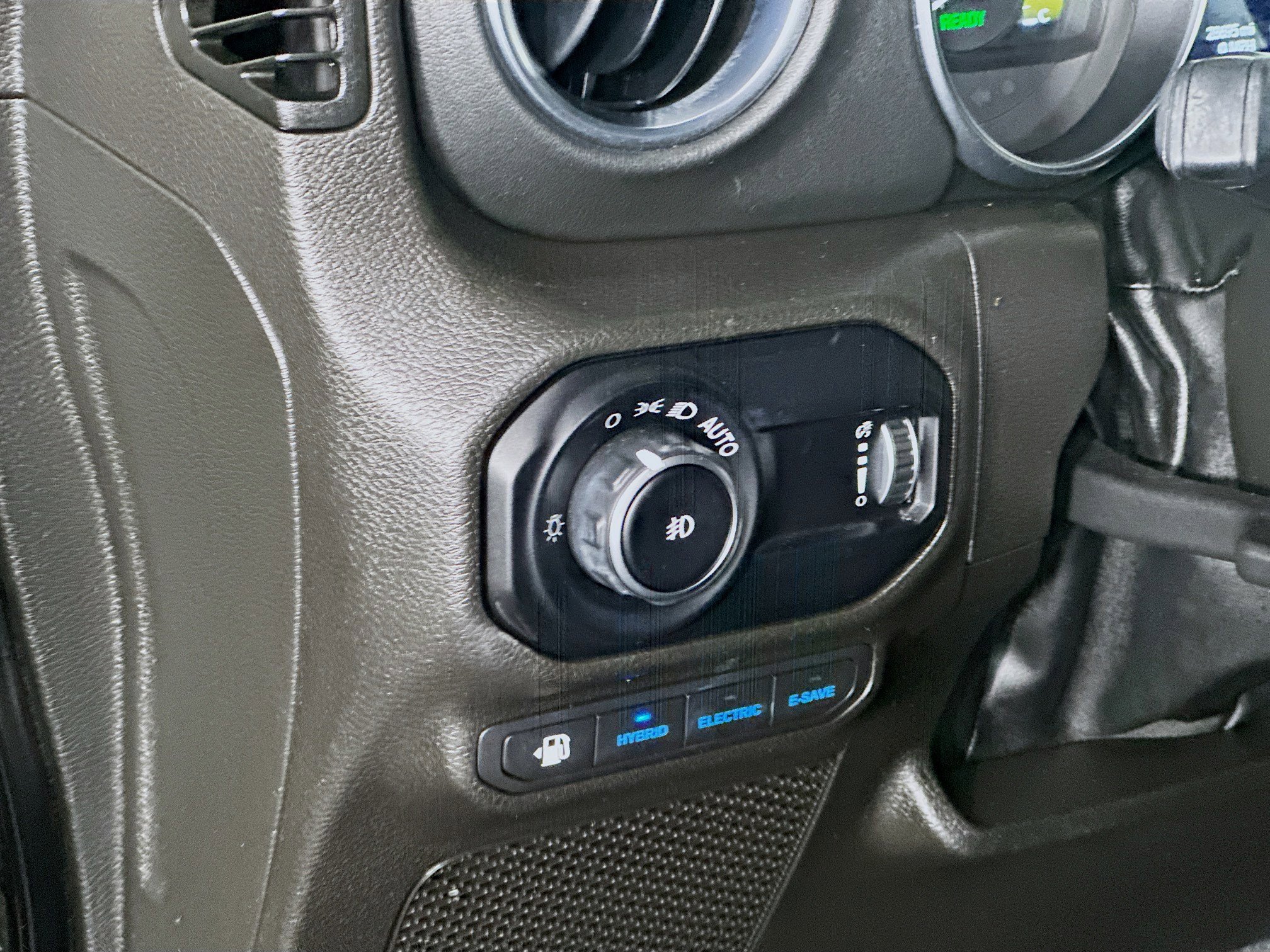 Used 2023 Jeep Wrangler Sahara image 16