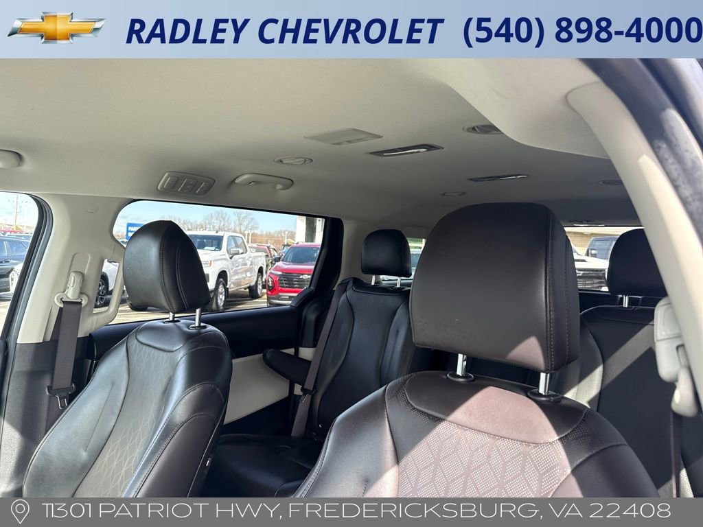 Used 2024 Kia Carnival LX image 2