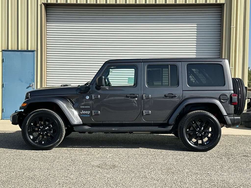 Used 2022 Jeep Wrangler Unlimited Sahara w/ Cold Weather Group AWD/4WD image 7