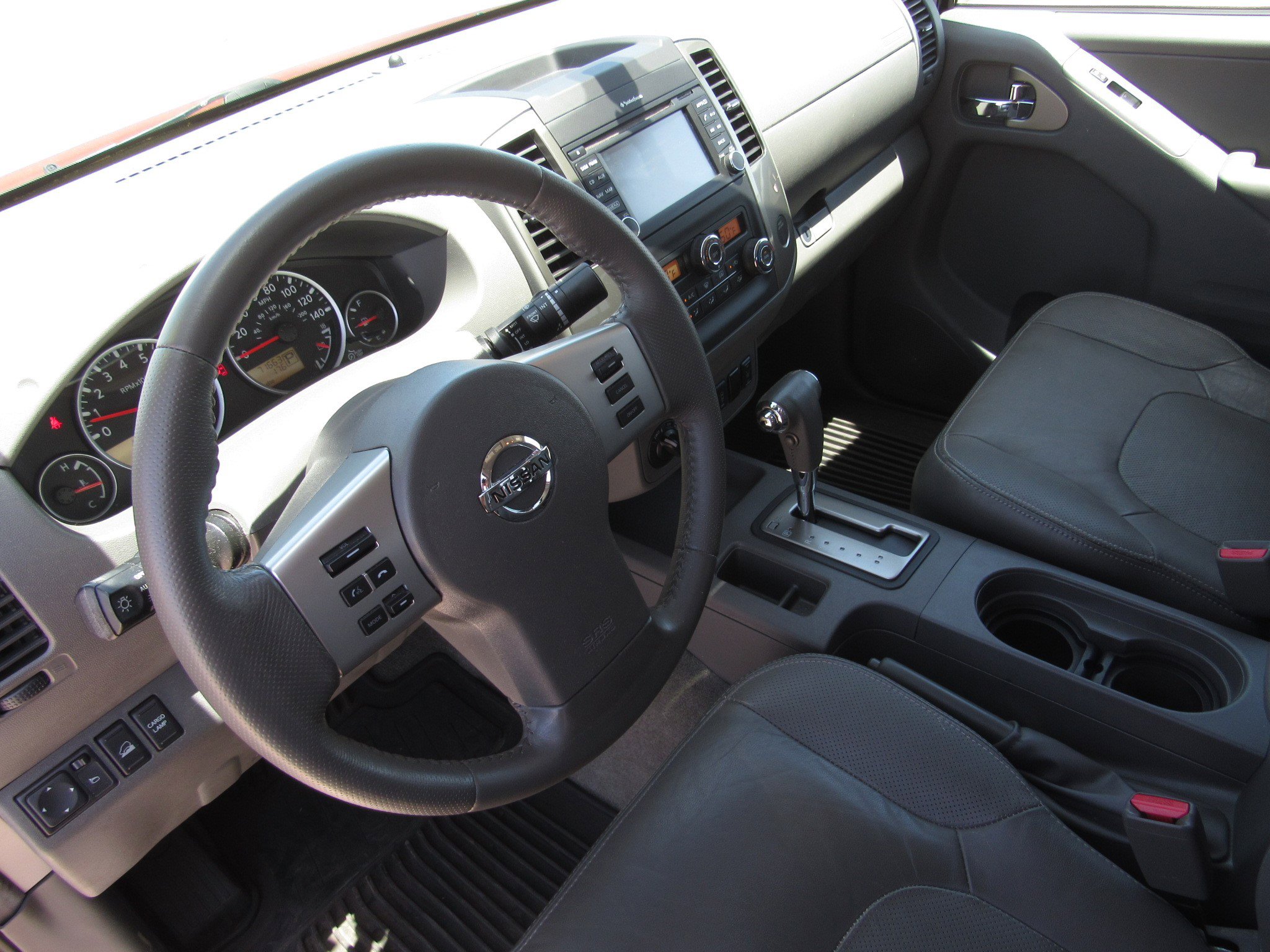 Used 2017 Nissan Frontier SL w/ Moonroof Package AWD/4WD image 15