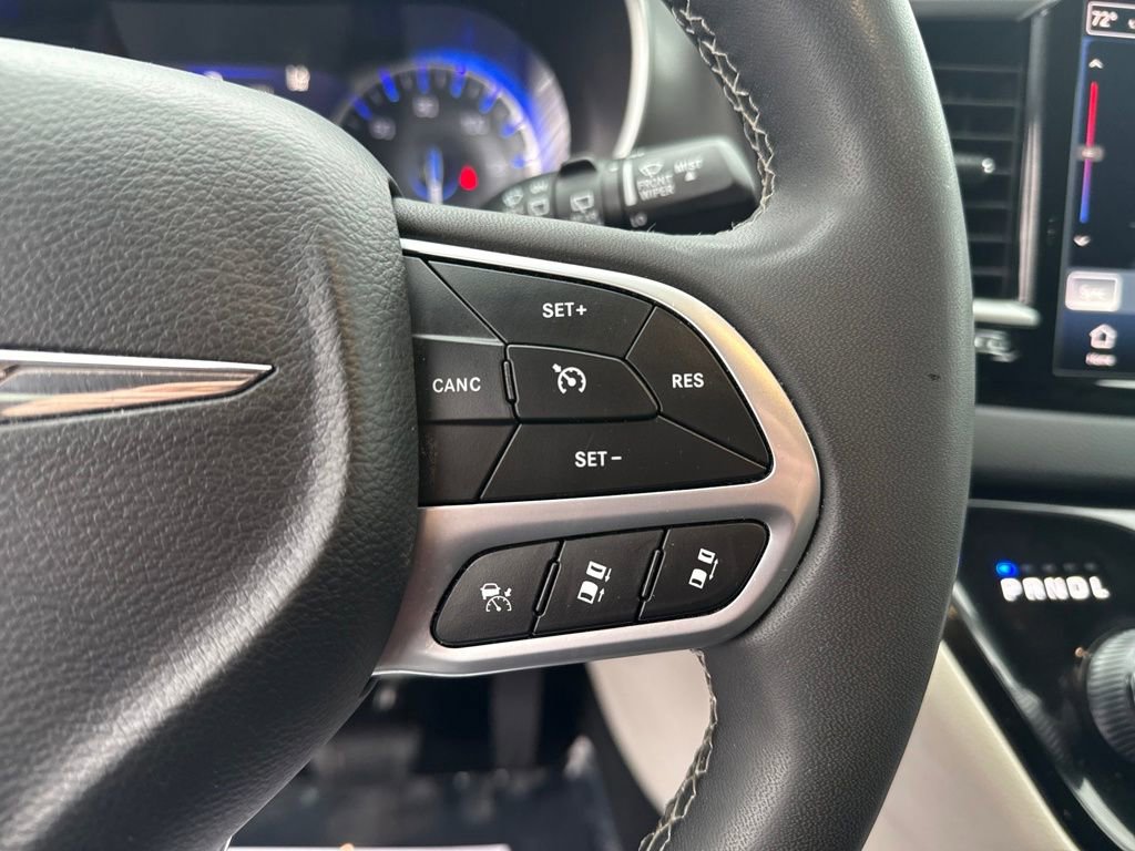 Used 2024 Chrysler Pacifica Touring-L image 27