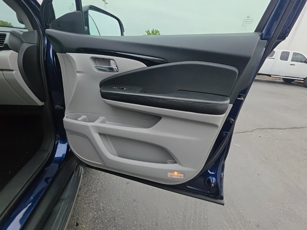 Used 2016 Honda Pilot Elite image 33
