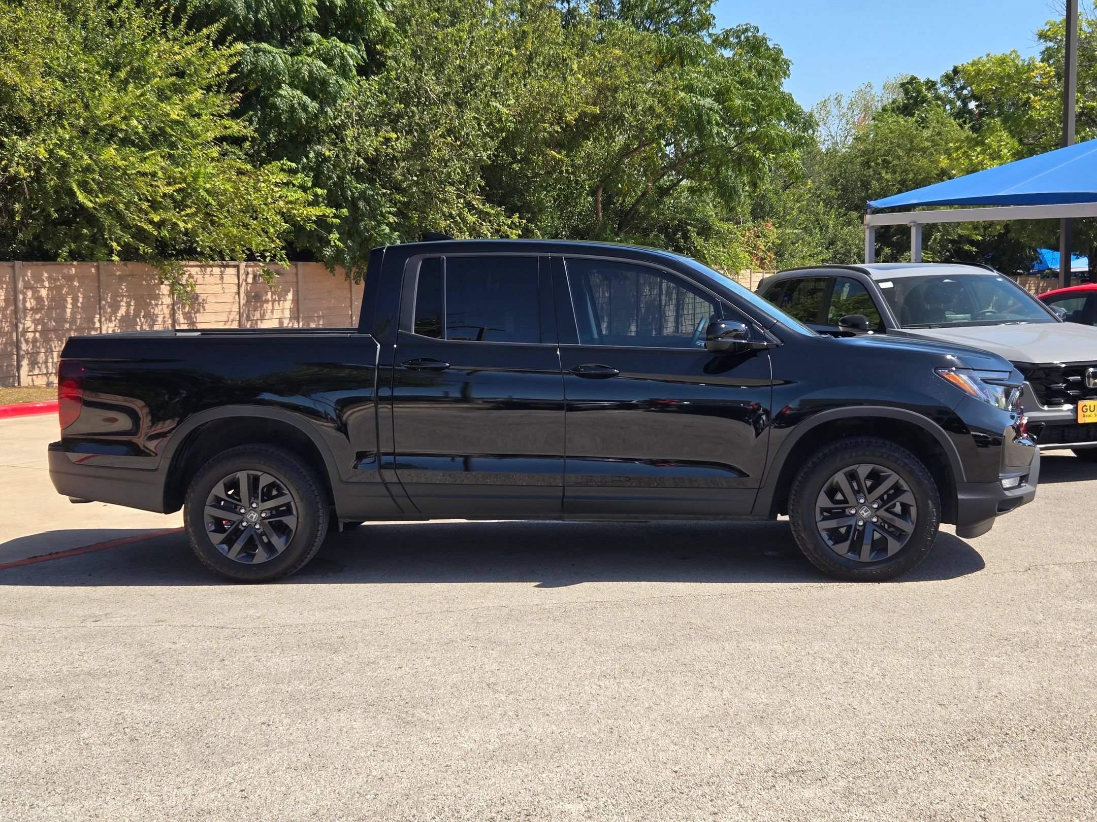 Used 2025 Honda Ridgeline Sport image 2