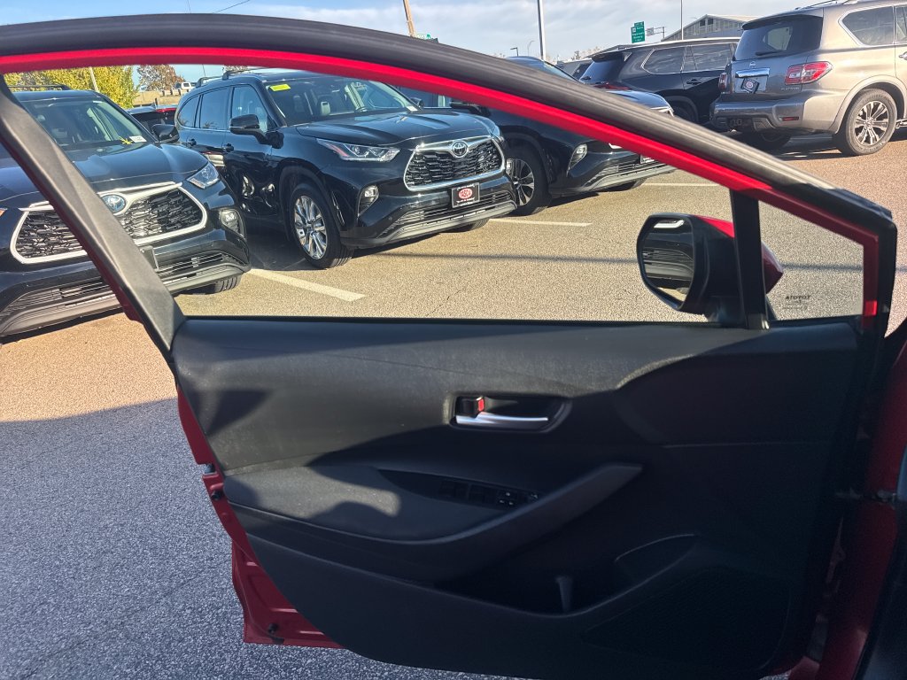 Used 2021 Toyota Corolla LE w/ LE Convenience Package FWD image 32
