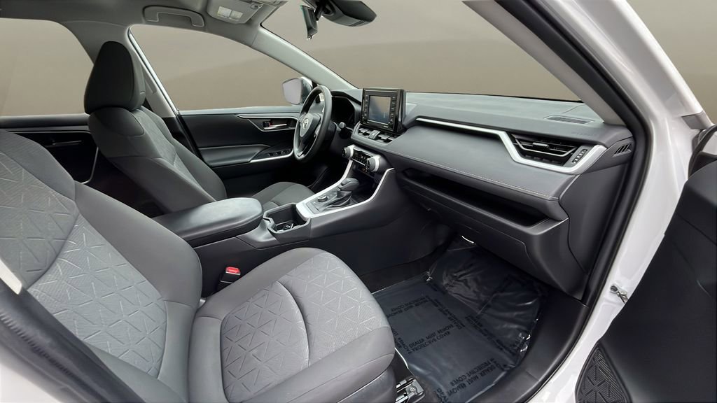 Used 2022 Toyota RAV4 XLE w/ Carpet Mat Package (TMS) image 10