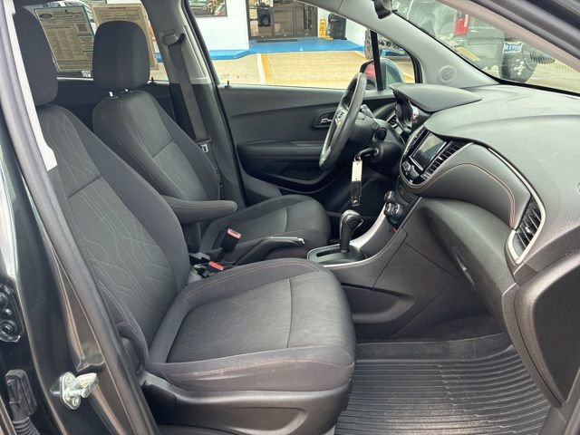 Used 2020 Chevrolet Trax LT FWD image 27