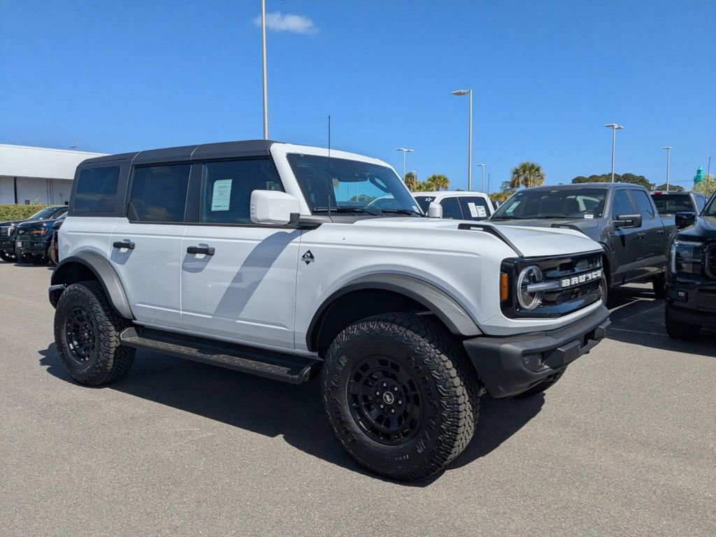 New 2026 Ford Bronco Outer Banks w/ Sasquatch Package