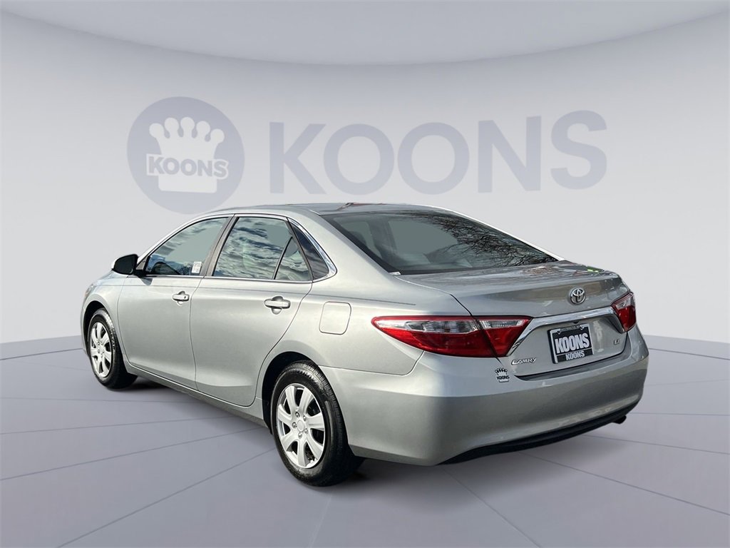 Used 2017 Toyota Camry LE image 4