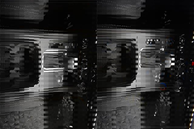 Used 2025 Nissan Kicks SV image 30