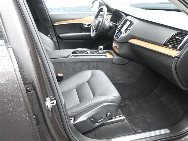 Used 2024 Volvo XC90 B5 Plus image 29