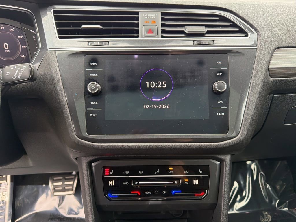 Used 2022 Volkswagen Tiguan SEL R-Line image 25