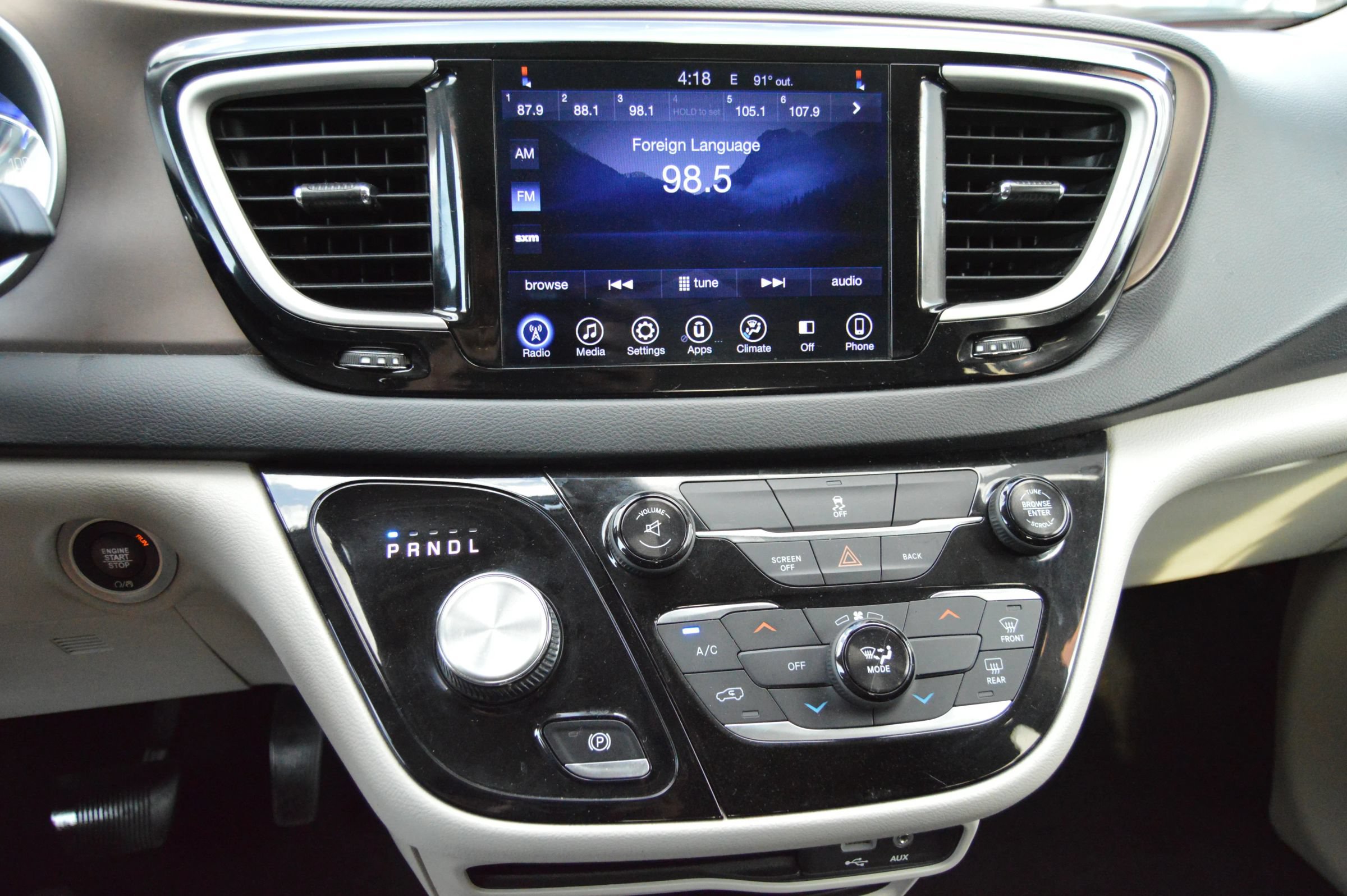 Used 2017 Chrysler Pacifica Touring FWD image 12