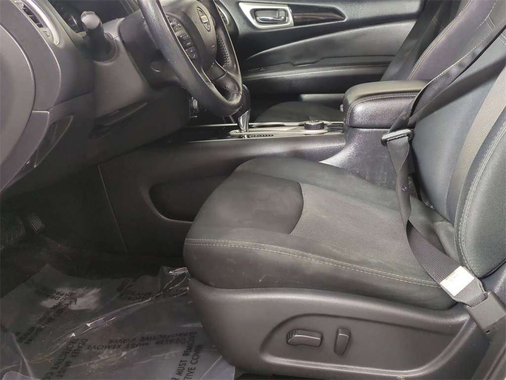 Used 2018 Nissan Pathfinder SV image 17