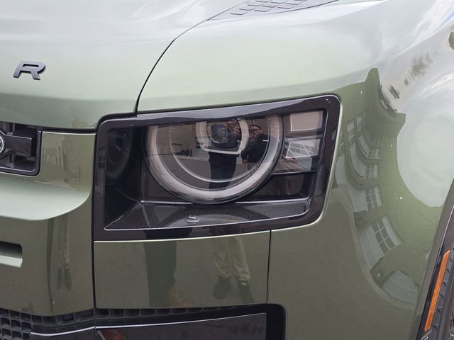 New 2026 Land Rover Defender 130 X-Dynamic SE image 31