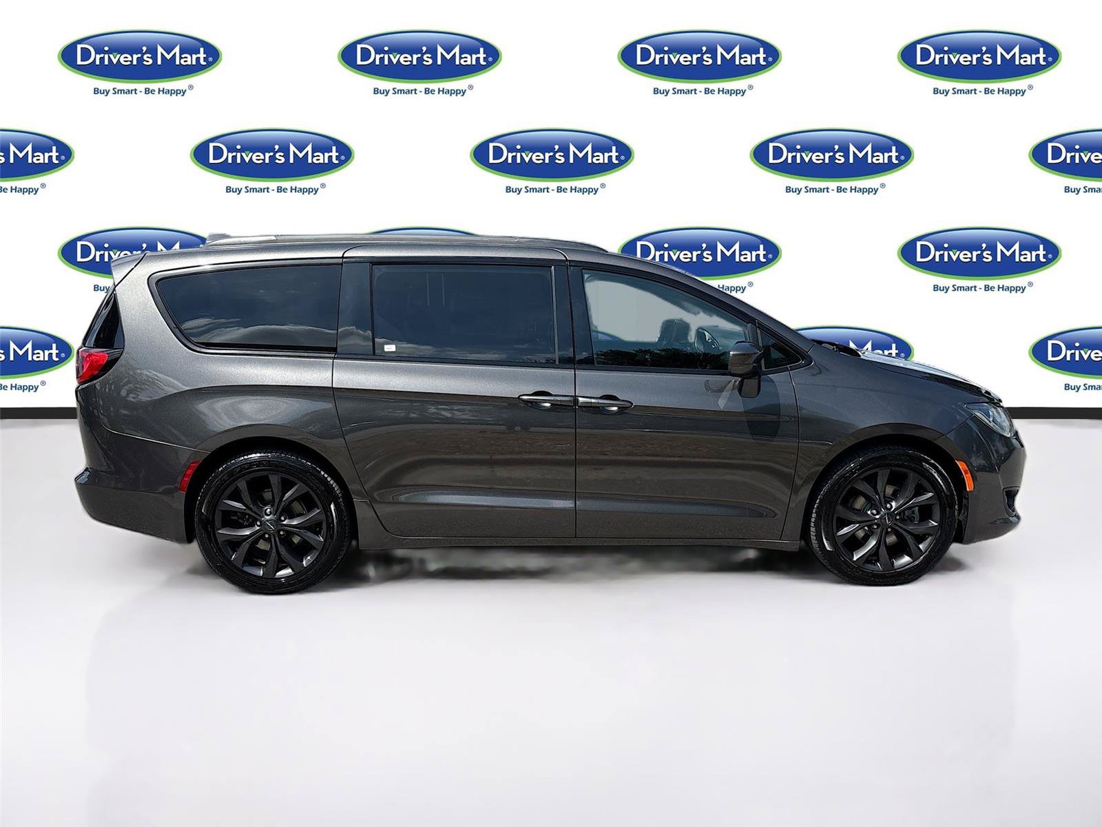 Used 2020 Chrysler Pacifica Touring-L Plus w/ S Appearance Package FWD image 8