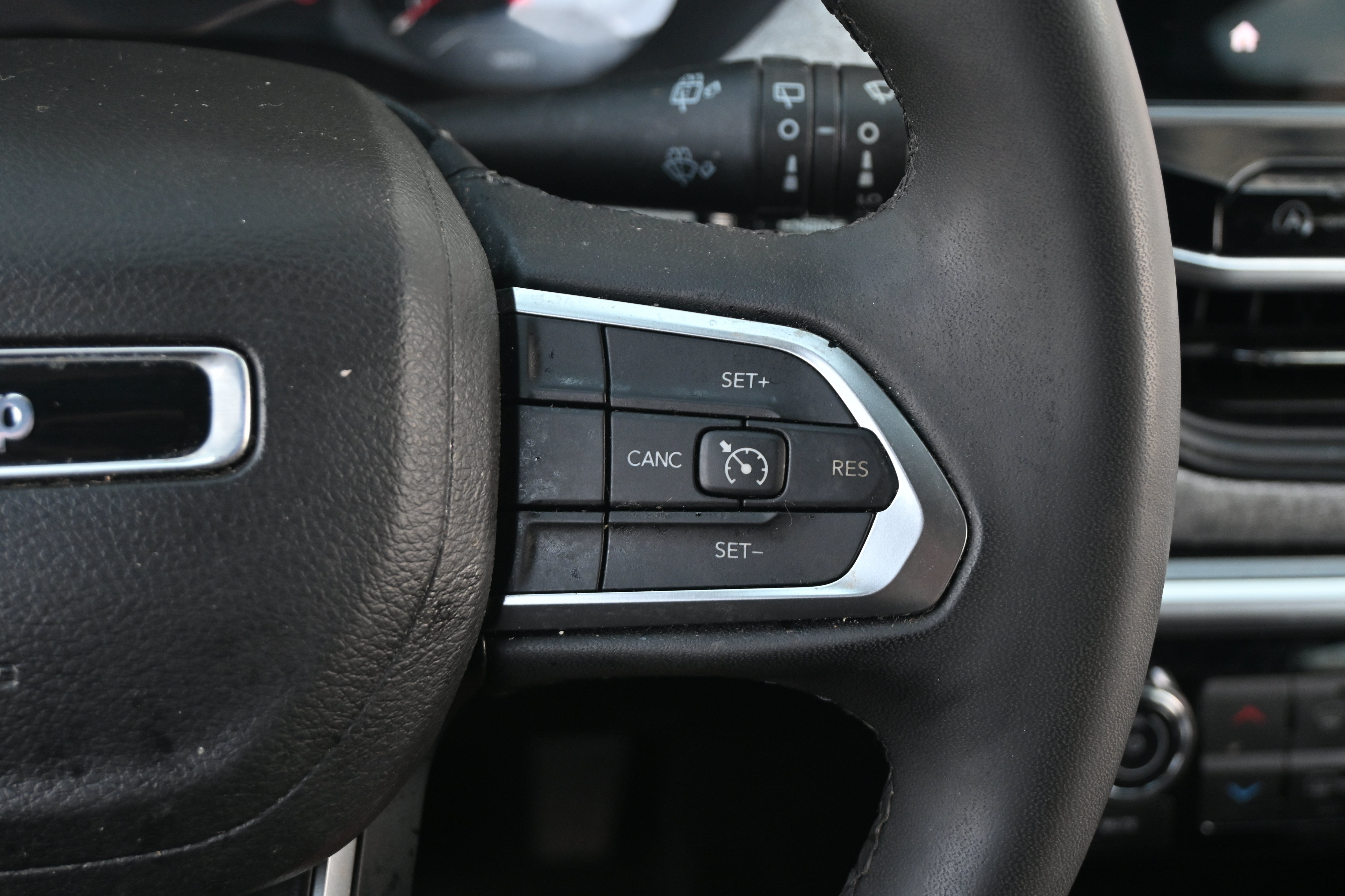 Used 2024 Jeep Compass Latitude AWD/4WD image 18